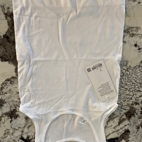 Brand new workout too. Never worn - Picture 3 of 5